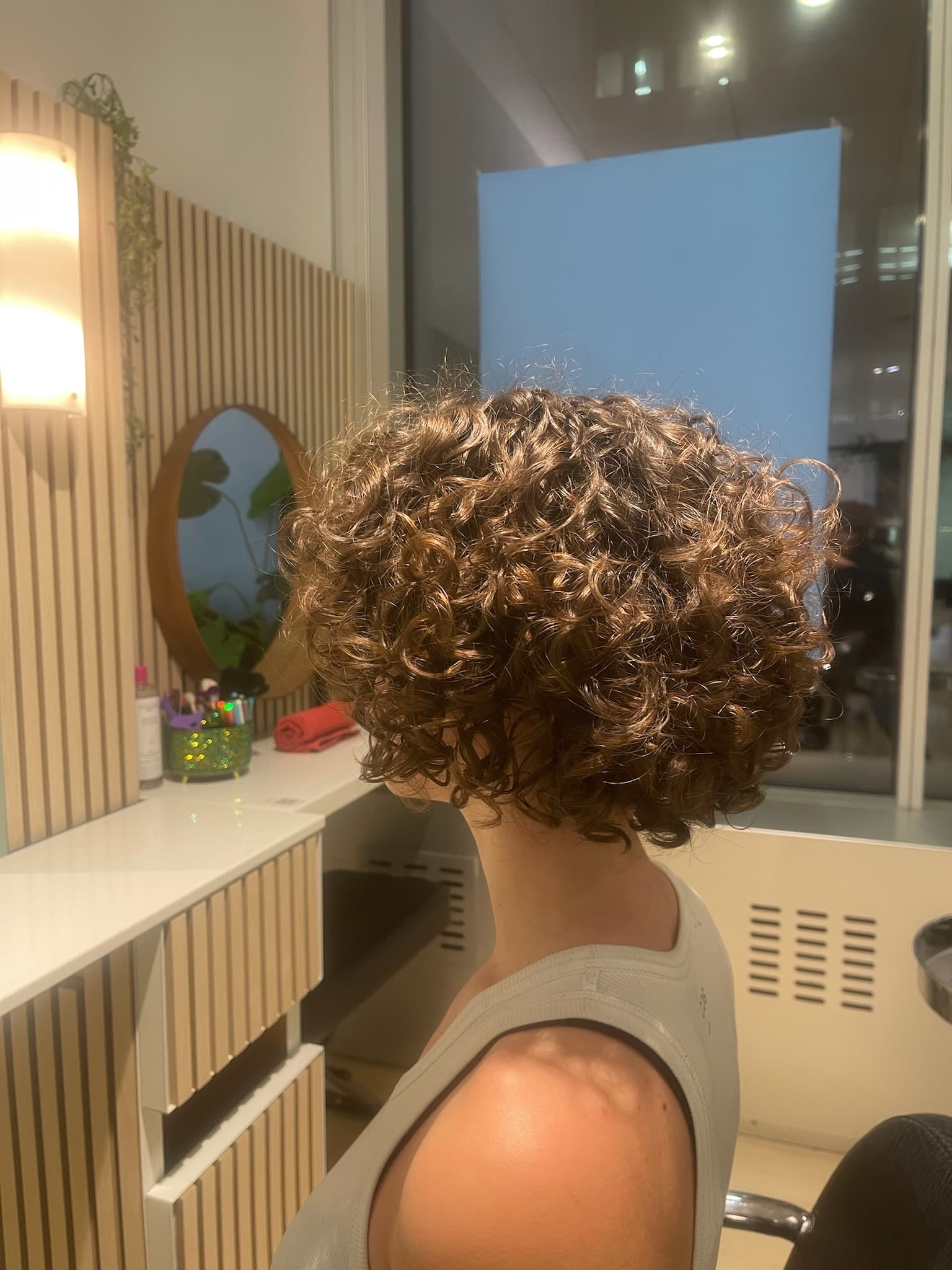 Coiffure cheveux bouclés Lausanne Pana Beauty